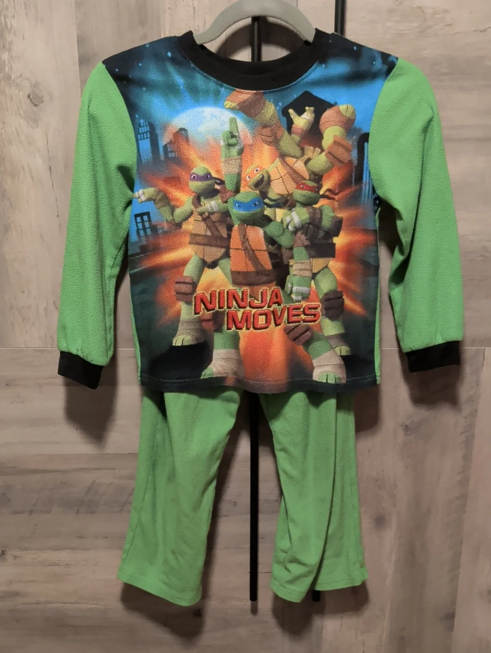 Teenage Mutant Ninja Turtles Green 'Ninja Moves' Kids Light Fleece Pajama Set